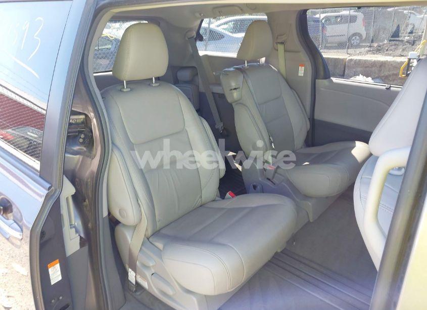 Photo 8 of 2018 Toyota Sienna XLE PREMIUM 8 PASSENGER (VIN 5TDYZ3DC9JS921680)