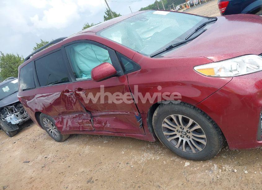 Photo 13 of 2018 Toyota Sienna XLE 8 PASSENGER (VIN 5TDYZ3DC9JS928080)