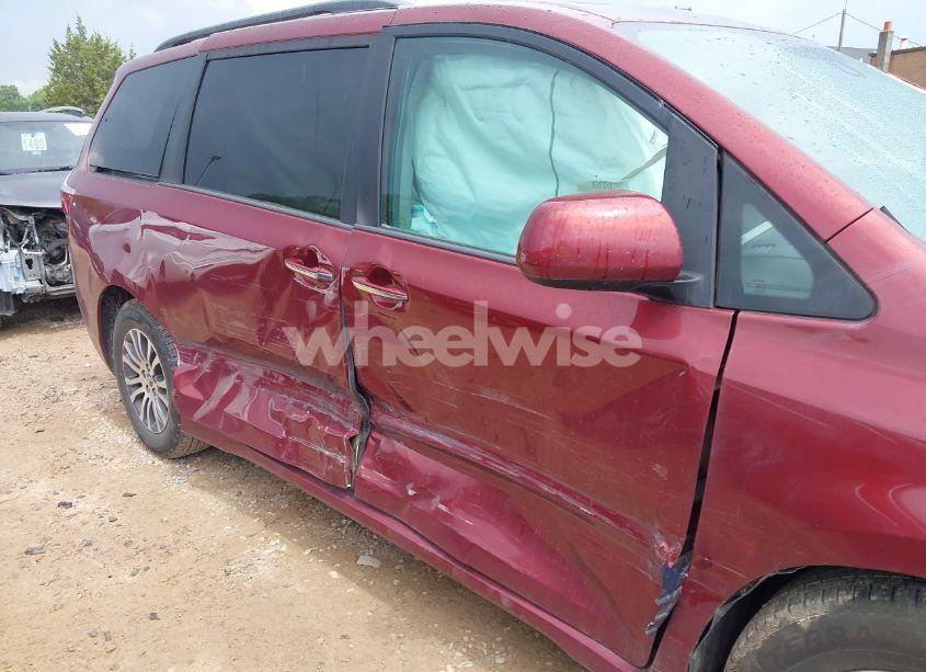 Photo 17 of 2018 Toyota Sienna XLE 8 PASSENGER (VIN 5TDYZ3DC9JS928080)