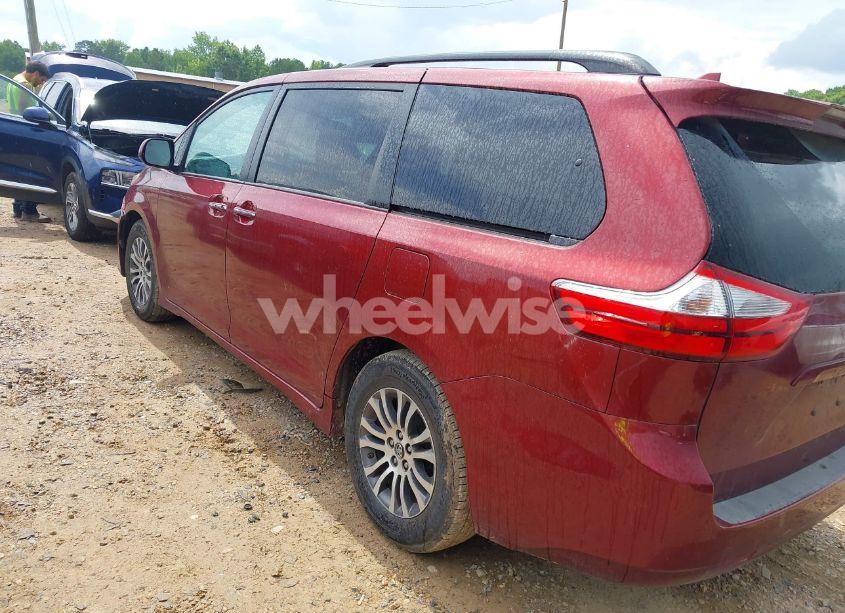 Photo 3 of 2018 Toyota Sienna XLE 8 PASSENGER (VIN 5TDYZ3DC9JS928080)