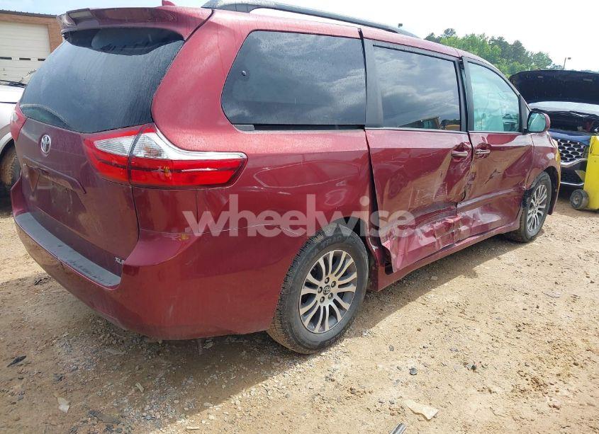 Photo 4 of 2018 Toyota Sienna XLE 8 PASSENGER (VIN 5TDYZ3DC9JS928080)