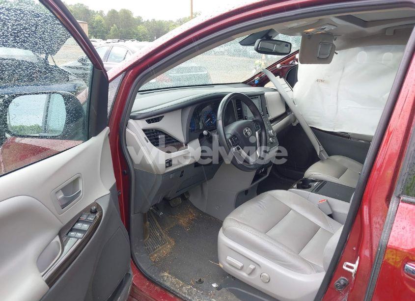 Photo 5 of 2018 Toyota Sienna XLE 8 PASSENGER (VIN 5TDYZ3DC9JS928080)