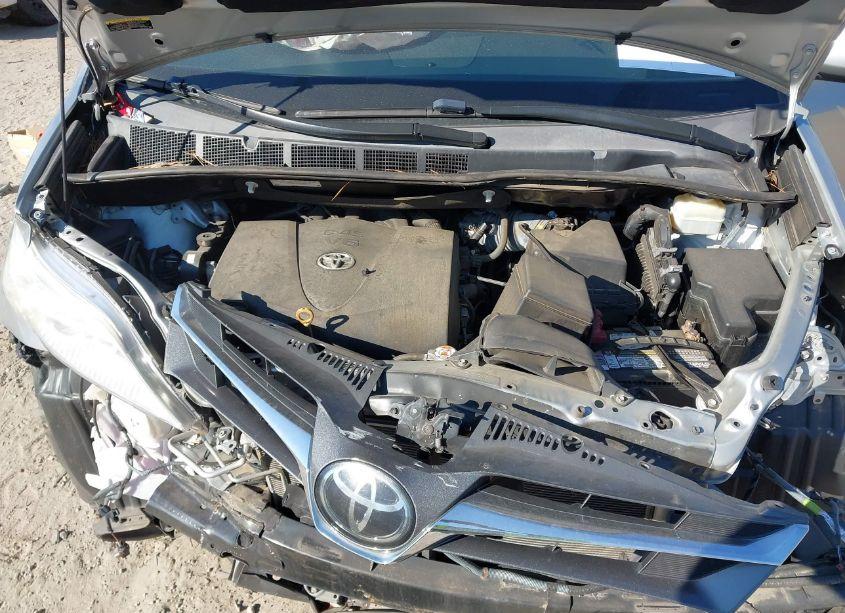 Photo 10 of 2019 Toyota Sienna XLE 8 PASSENGER (VIN 5TDYZ3DC9KS016986)