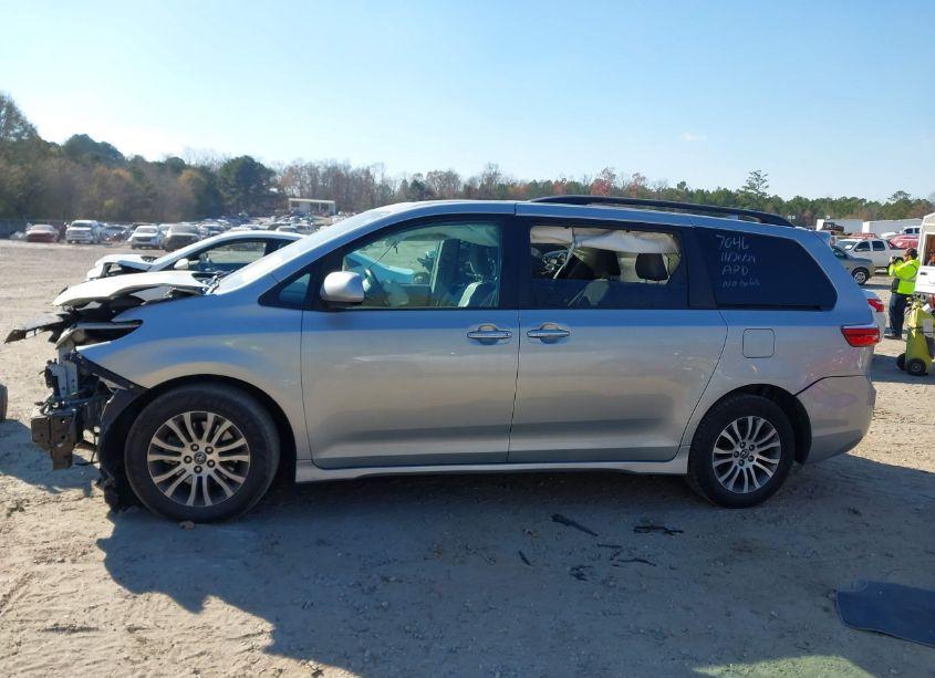 Photo 15 of 2019 Toyota Sienna XLE 8 PASSENGER (VIN 5TDYZ3DC9KS016986)