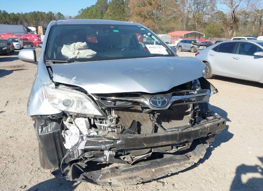 Photo 6 of 2019 Toyota Sienna XLE 8 PASSENGER (VIN 5TDYZ3DC9KS016986)