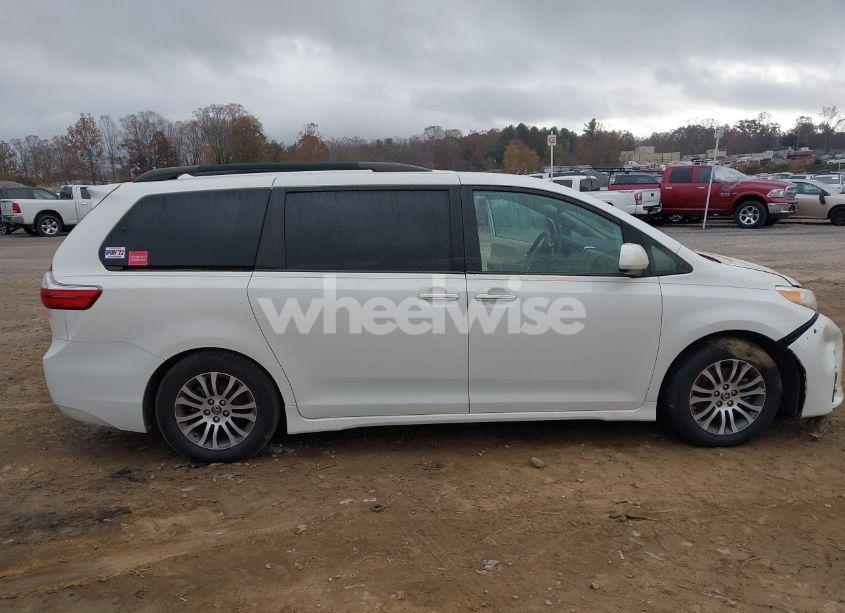 Photo 13 of 2019 Toyota Sienna XLE 8 PASSENGER (VIN 5TDYZ3DC9KS972744)
