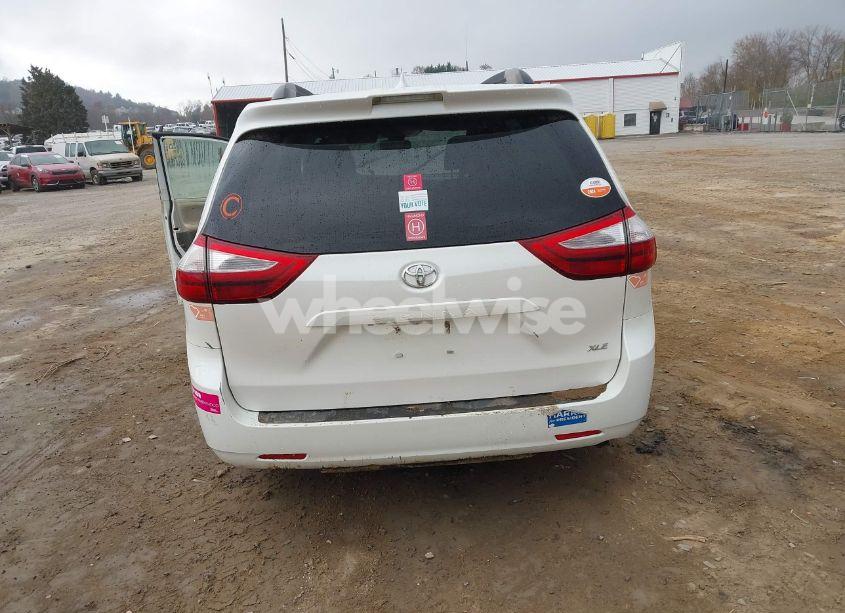 Photo 16 of 2019 Toyota Sienna XLE 8 PASSENGER (VIN 5TDYZ3DC9KS972744)