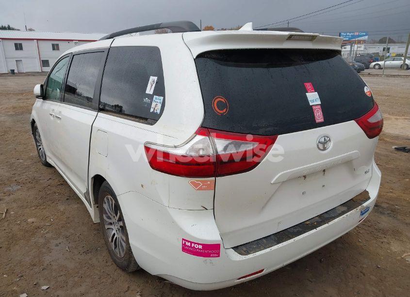 Photo 3 of 2019 Toyota Sienna XLE 8 PASSENGER (VIN 5TDYZ3DC9KS972744)
