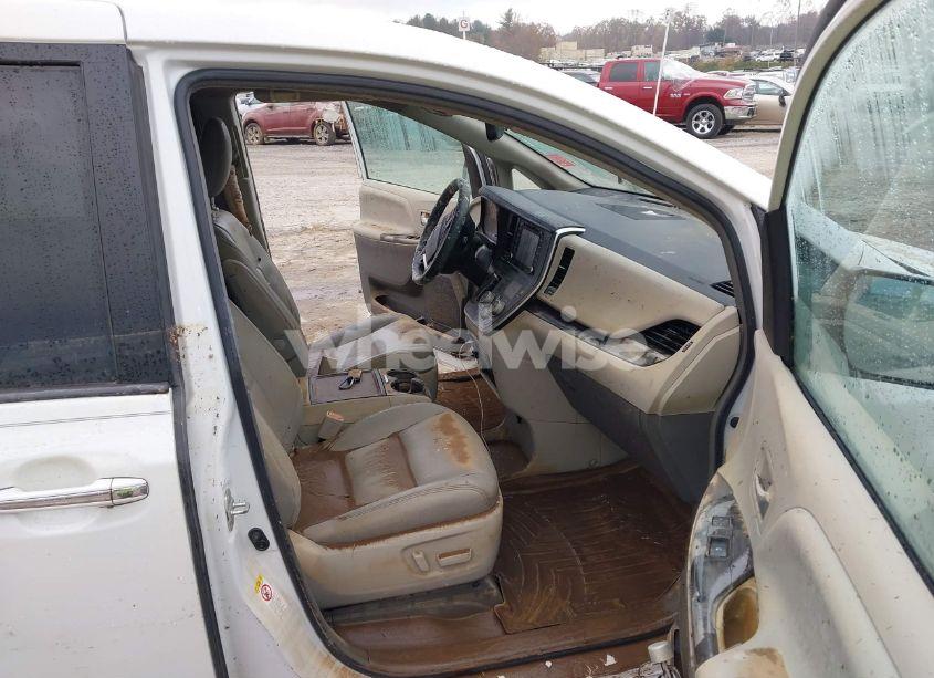 Photo 5 of 2019 Toyota Sienna XLE 8 PASSENGER (VIN 5TDYZ3DC9KS972744)