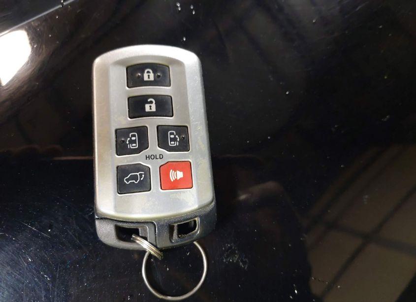 Photo 11 of 2019 Toyota Sienna XLE 8 PASSENGER (VIN 5TDYZ3DC9KS980228)