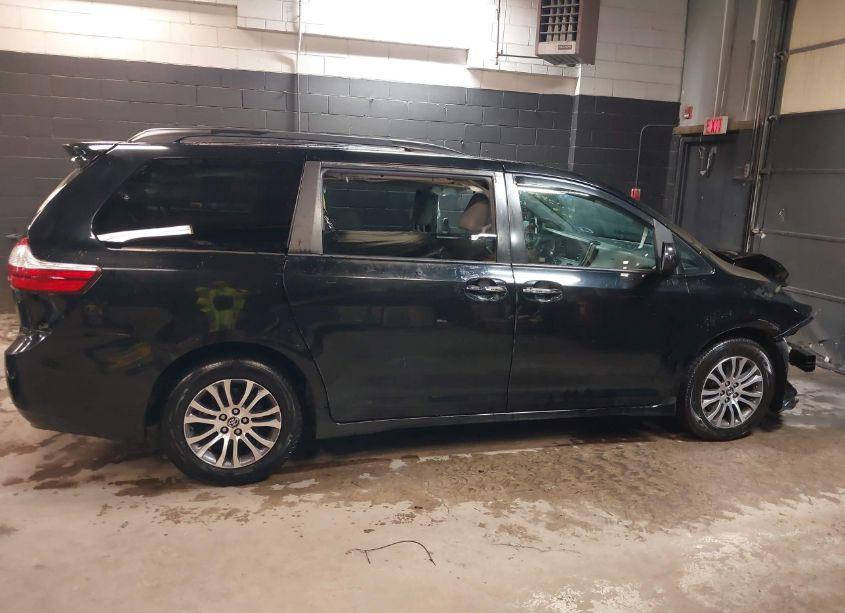 Photo 14 of 2019 Toyota Sienna XLE 8 PASSENGER (VIN 5TDYZ3DC9KS980228)