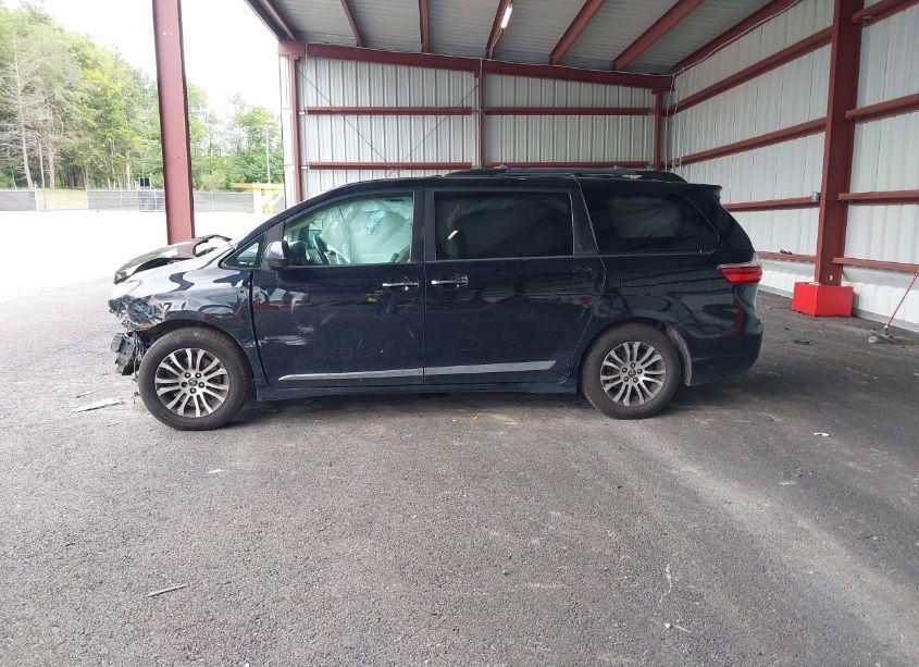 Photo 15 of 2019 Toyota Sienna XLE 8 PASSENGER (VIN 5TDYZ3DC9KS992654)