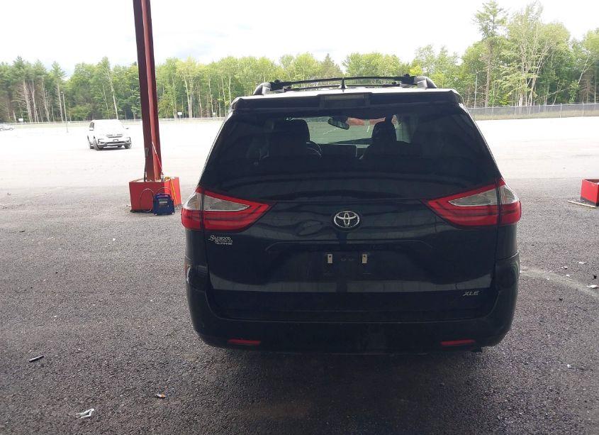 Photo 17 of 2019 Toyota Sienna XLE 8 PASSENGER (VIN 5TDYZ3DC9KS992654)