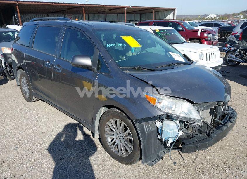 2020 Toyota Sienna XLE (VIN 5TDYZ3DC9LS049133) main photo