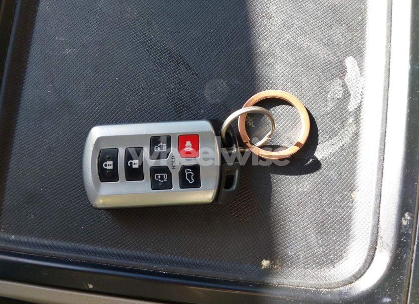 Photo 11 of 2020 Toyota Sienna XLE (VIN 5TDYZ3DC9LS049133)