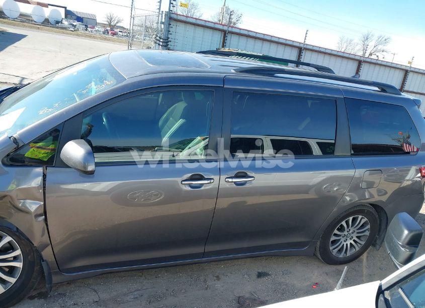 Photo 15 of 2020 Toyota Sienna XLE (VIN 5TDYZ3DC9LS049133)