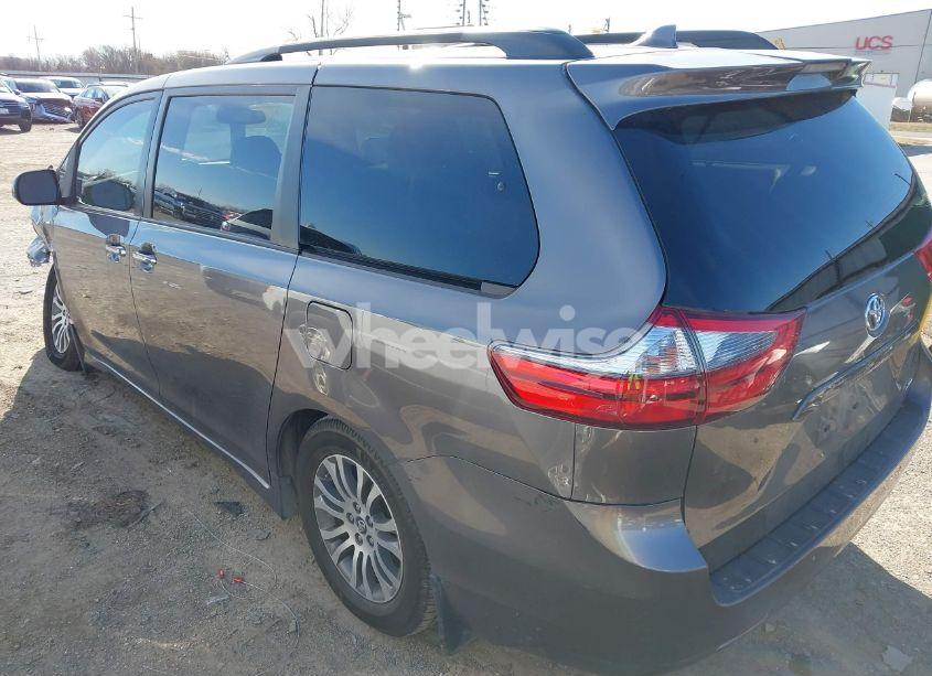 Photo 3 of 2020 Toyota Sienna XLE (VIN 5TDYZ3DC9LS049133)