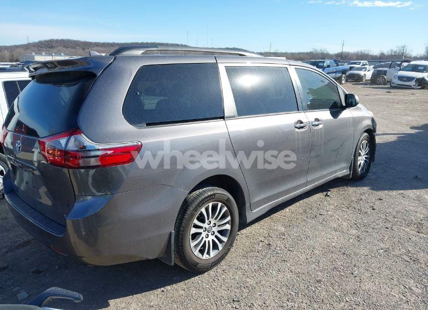 Photo 4 of 2020 Toyota Sienna XLE (VIN 5TDYZ3DC9LS049133)