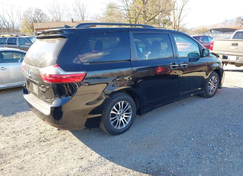 Photo 4 of 2020 Toyota Sienna XLE (VIN 5TDYZ3DC9LS056907)
