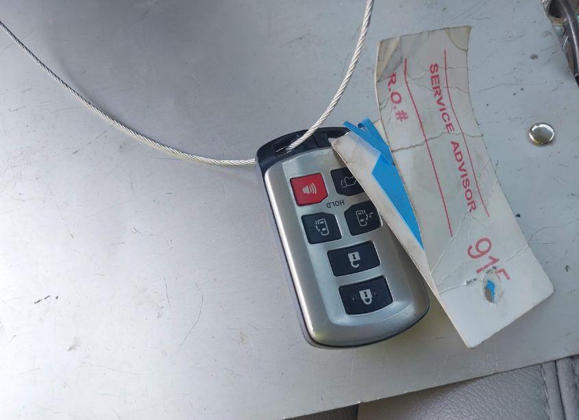 Photo 11 of 2017 Toyota Sienna XLE 8 PASSENGER (VIN 5TDYZ3DCXHS788924)