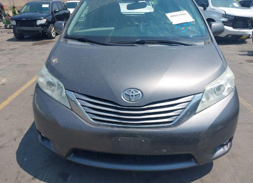 Photo 13 of 2017 Toyota Sienna XLE 8 PASSENGER (VIN 5TDYZ3DCXHS788924)