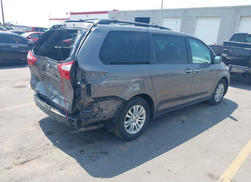 Photo 4 of 2017 Toyota Sienna XLE 8 PASSENGER (VIN 5TDYZ3DCXHS788924)