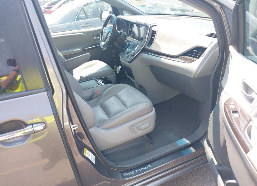 Photo 5 of 2017 Toyota Sienna XLE 8 PASSENGER (VIN 5TDYZ3DCXHS788924)