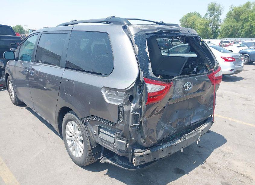 Photo 6 of 2017 Toyota Sienna XLE 8 PASSENGER (VIN 5TDYZ3DCXHS788924)