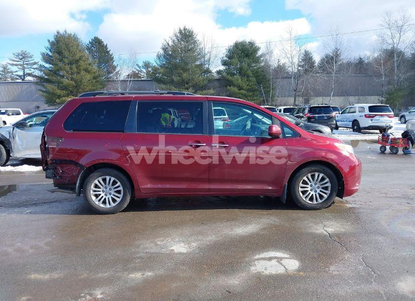 Photo 13 of 2017 Toyota Sienna XLE 8 PASSENGER (VIN 5TDYZ3DCXHS814325)