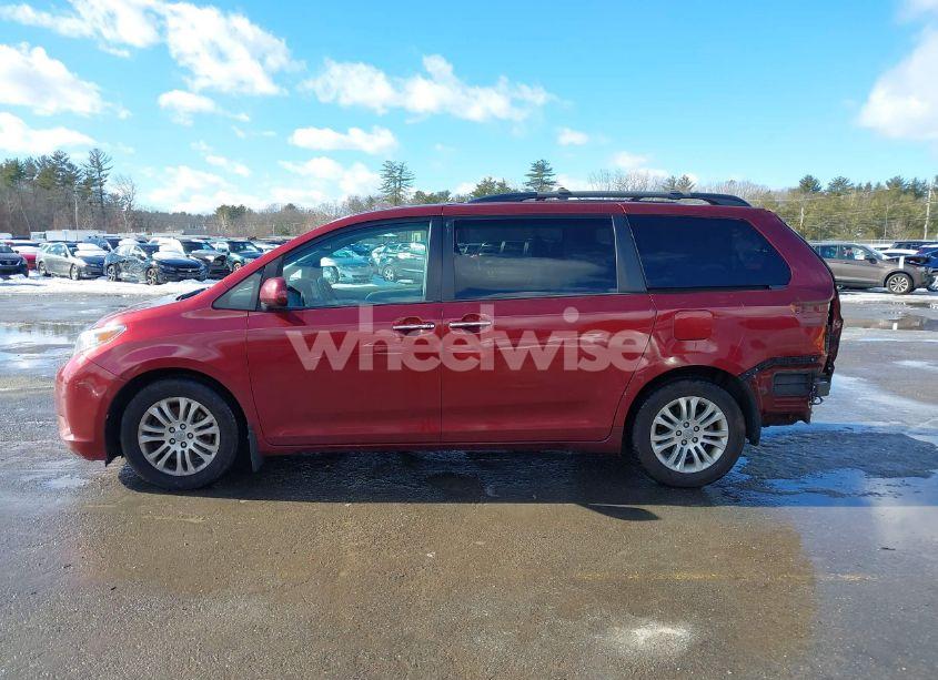 Photo 14 of 2017 Toyota Sienna XLE 8 PASSENGER (VIN 5TDYZ3DCXHS814325)