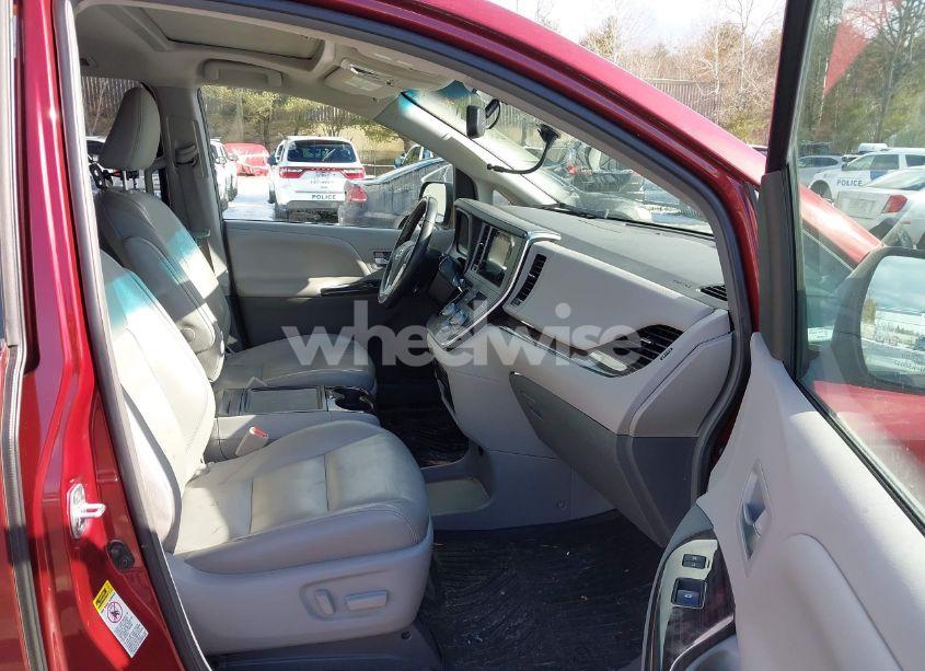 Photo 5 of 2017 Toyota Sienna XLE 8 PASSENGER (VIN 5TDYZ3DCXHS814325)