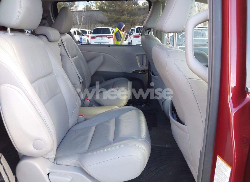 Photo 8 of 2017 Toyota Sienna XLE 8 PASSENGER (VIN 5TDYZ3DCXHS814325)