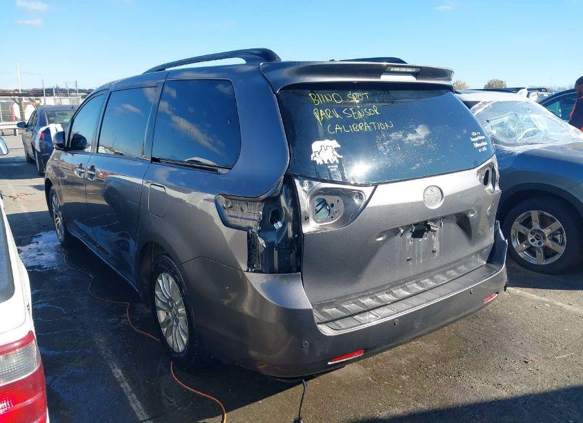 Photo 3 of 2017 Toyota Sienna XLE/LIMITED (VIN 5TDYZ3DCXHS872578)