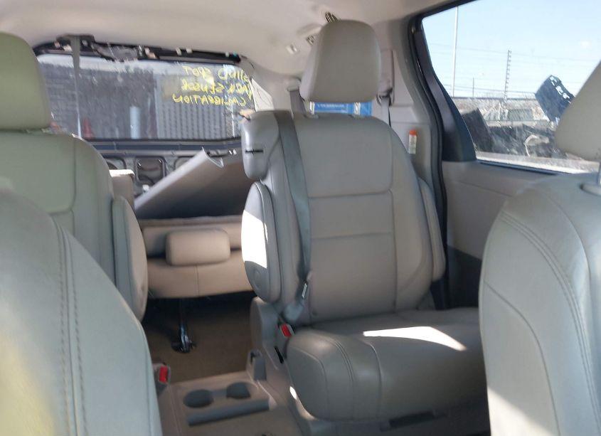 Photo 8 of 2017 Toyota Sienna XLE/LIMITED (VIN 5TDYZ3DCXHS872578)