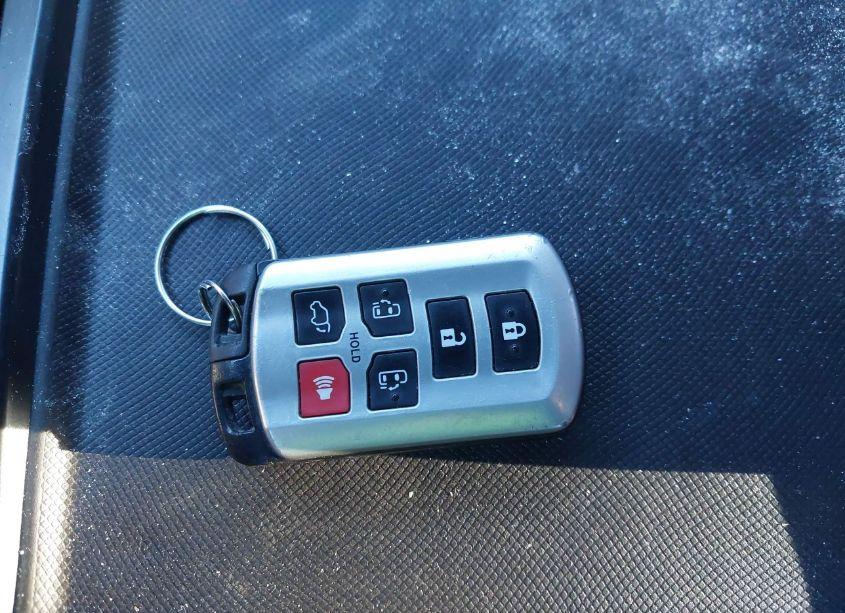 Photo 11 of 2017 Toyota Sienna XLE 8 PASSENGER (VIN 5TDYZ3DCXHS880535)