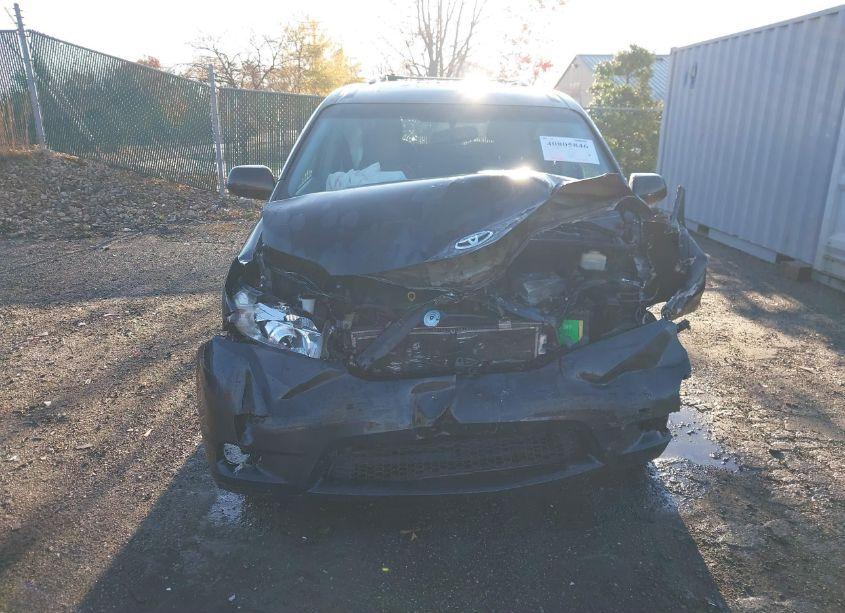 Photo 12 of 2017 Toyota Sienna XLE 8 PASSENGER (VIN 5TDYZ3DCXHS880535)