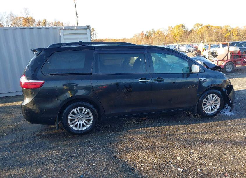 Photo 13 of 2017 Toyota Sienna XLE 8 PASSENGER (VIN 5TDYZ3DCXHS880535)
