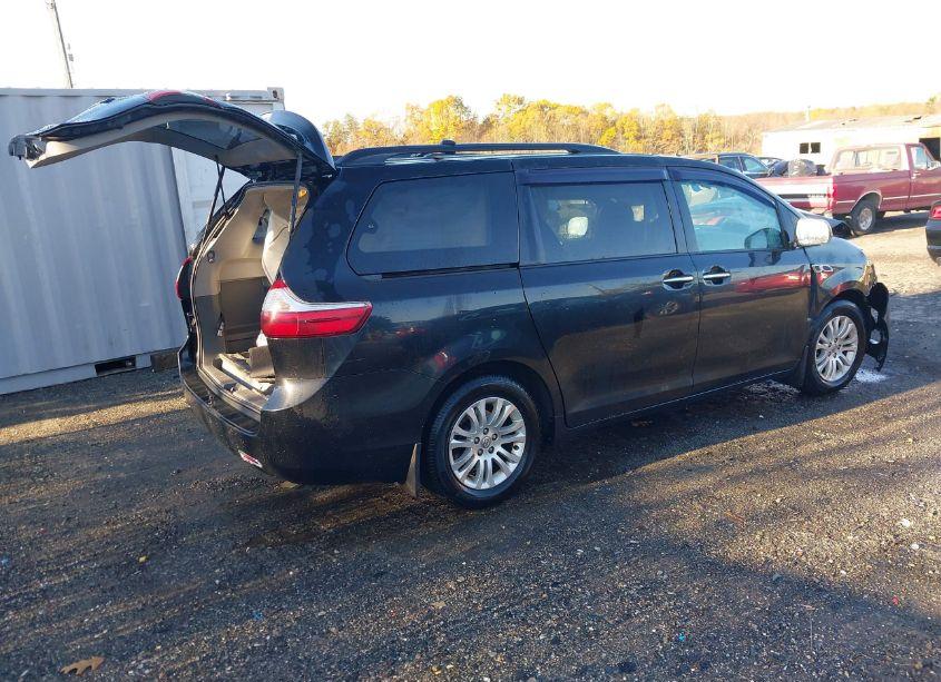 Photo 4 of 2017 Toyota Sienna XLE 8 PASSENGER (VIN 5TDYZ3DCXHS880535)