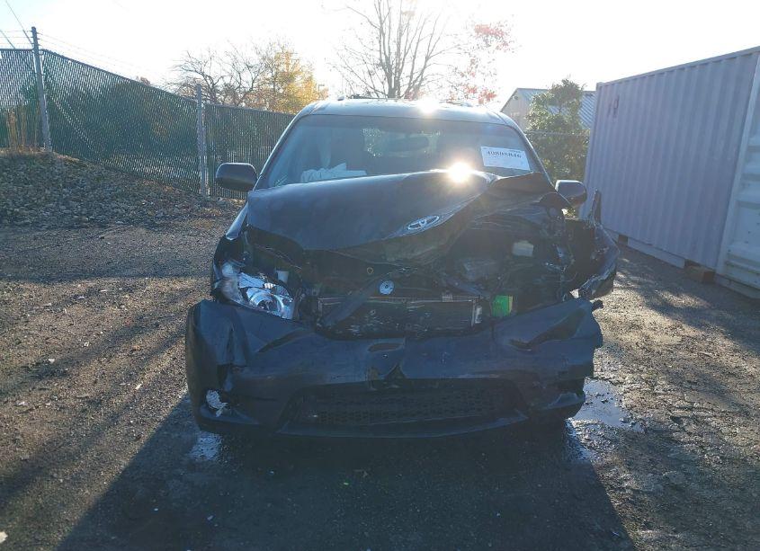 Photo 6 of 2017 Toyota Sienna XLE 8 PASSENGER (VIN 5TDYZ3DCXHS880535)