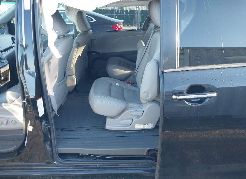 Photo 8 of 2017 Toyota Sienna XLE 8 PASSENGER (VIN 5TDYZ3DCXHS880535)