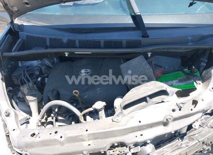 Photo 10 of 2017 Toyota Sienna XLE 8 PASSENGER (VIN 5TDYZ3DCXHS895701)