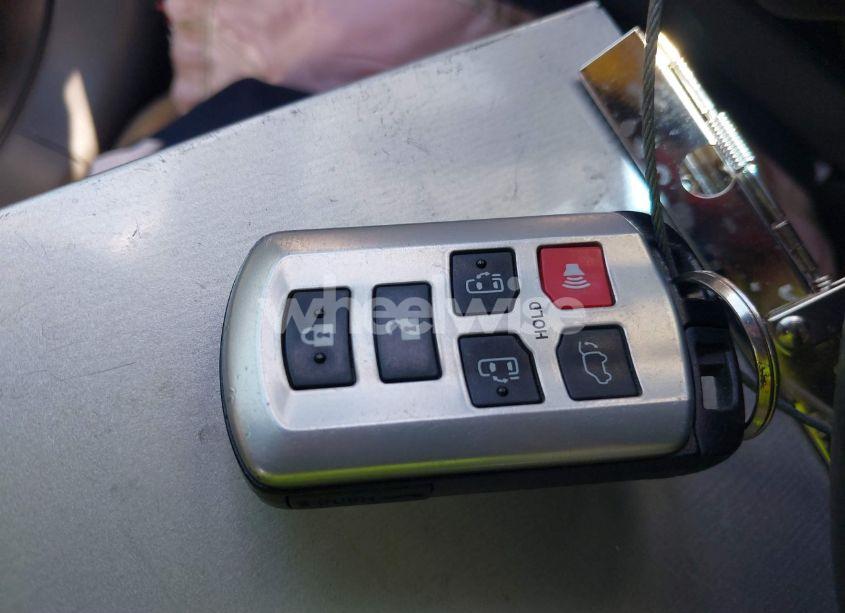 Photo 11 of 2017 Toyota Sienna XLE 8 PASSENGER (VIN 5TDYZ3DCXHS895701)