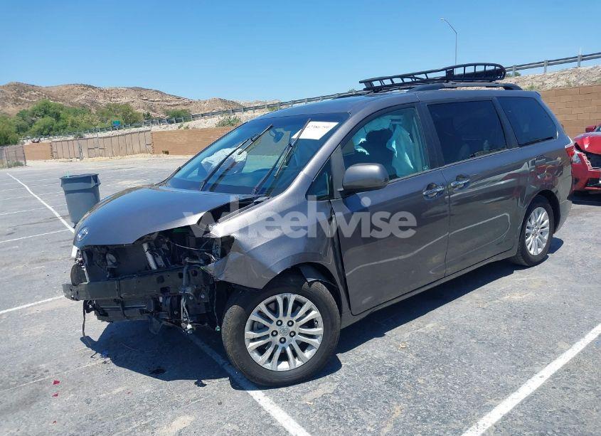 Photo 2 of 2017 Toyota Sienna XLE 8 PASSENGER (VIN 5TDYZ3DCXHS895701)