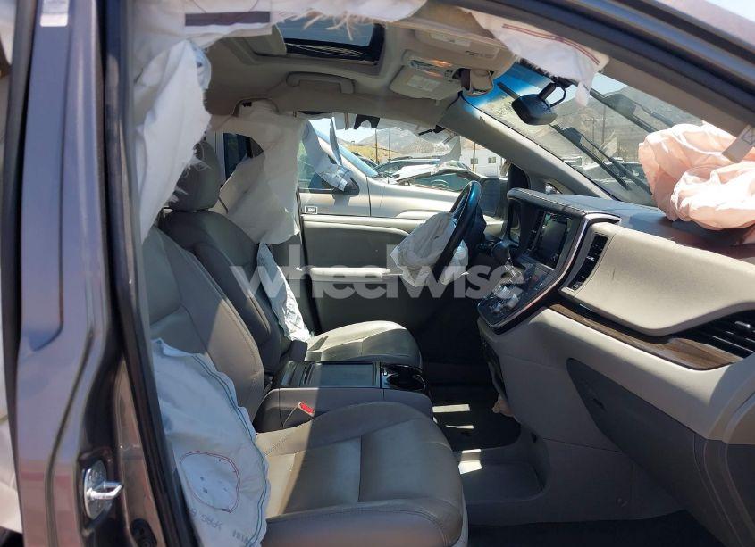 Photo 5 of 2017 Toyota Sienna XLE 8 PASSENGER (VIN 5TDYZ3DCXHS895701)