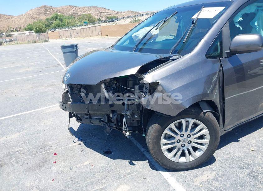 Photo 6 of 2017 Toyota Sienna XLE 8 PASSENGER (VIN 5TDYZ3DCXHS895701)