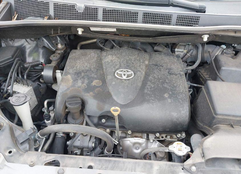 Photo 10 of 2018 Toyota Sienna XLE 8 PASSENGER (VIN 5TDYZ3DCXJS937855)