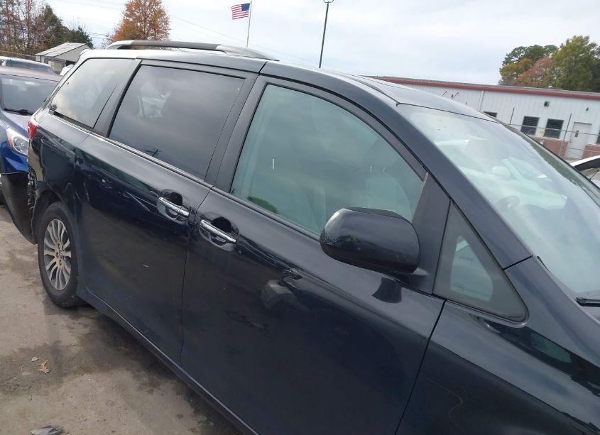 Photo 13 of 2018 Toyota Sienna XLE 8 PASSENGER (VIN 5TDYZ3DCXJS937855)