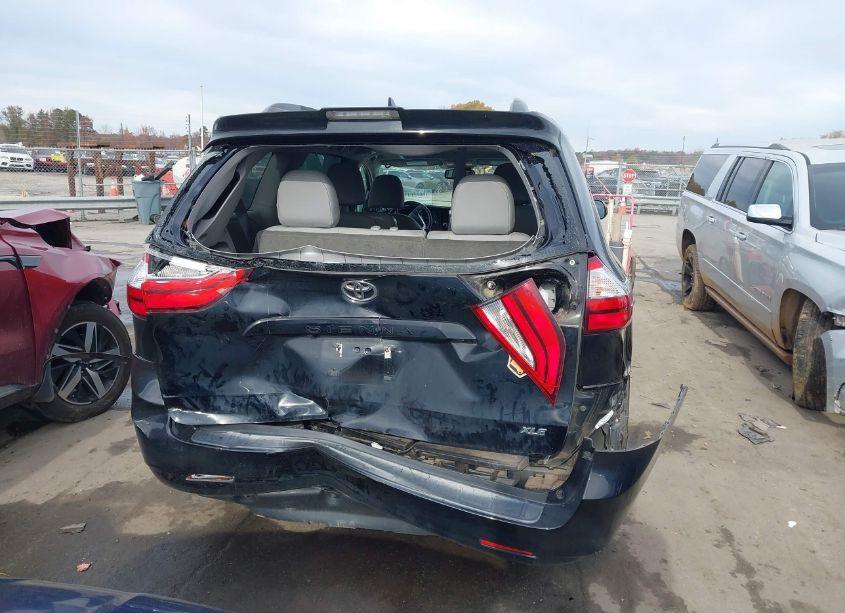 Photo 16 of 2018 Toyota Sienna XLE 8 PASSENGER (VIN 5TDYZ3DCXJS937855)