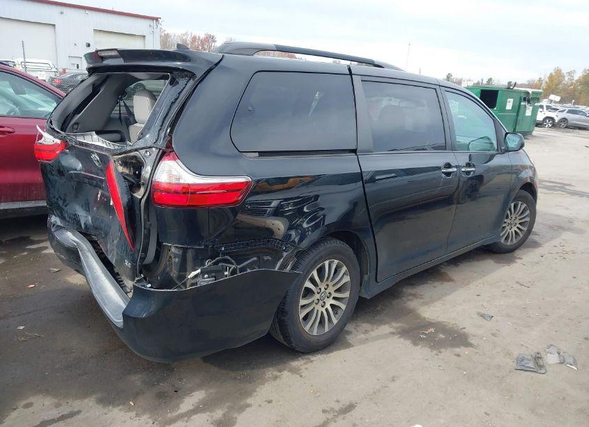 Photo 4 of 2018 Toyota Sienna XLE 8 PASSENGER (VIN 5TDYZ3DCXJS937855)