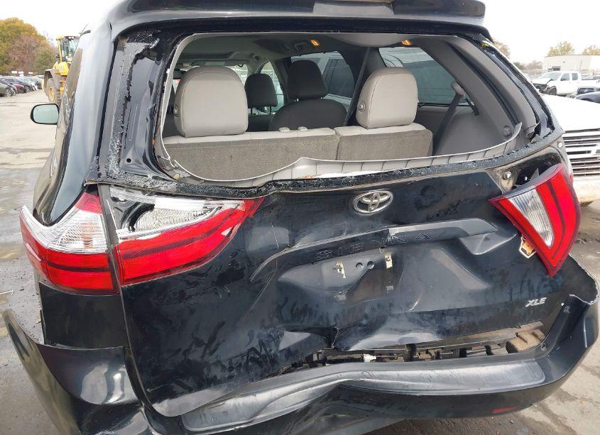Photo 6 of 2018 Toyota Sienna XLE 8 PASSENGER (VIN 5TDYZ3DCXJS937855)